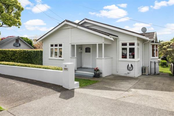 35 St Michael’s Ave