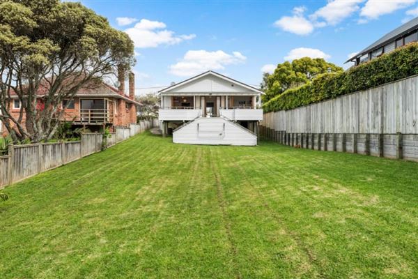 35 St Michael’s Ave